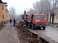 Обустроят пешеходный переход: в Волжском начали ремонт улицы Гайдара
