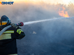 Машины погорели ночью на парковке в Волжском