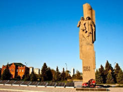 Ясное и мирное небо над головой пообещали волжанам в день 75-летия Победы под Сталинградом