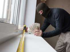 В Волжском  под видом установщика окон орудовал мошенник 