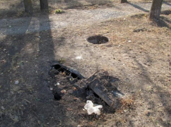 Опасный провал в шахту обеспокоил горожан в Волжском 