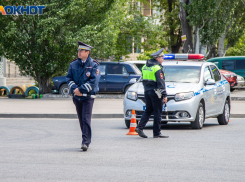 Ночная гонка обернулась аварией: волжанин врезался в две опоры на 87-й Гвардейской