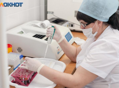 Почему вакцина не останавливает рост заболеваний объяснили в Волгоградской области