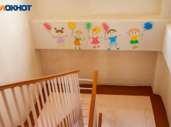 4-летнего мальчика, найденного близ Волжского без родителей, поместили в социальный центр