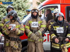 Большой пожар в одной из квартир разбудил жителей 9-этажки в Волжском