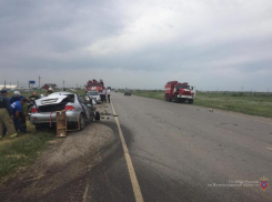 Легковушка в «мясо», мусоровоз на обочине: все подробности смертельного ДТП под Волжским