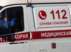 Пассажир «Рено» отправился в больницу после столкновения в Волжском