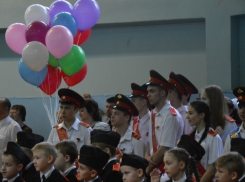 Последний звонок в школах Волжского сорвал проливной дождь 