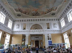 Железнодорожный вокзал Волгограда оцепили из-за подозрительной сумки