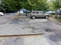 «Весь асфальт в подтеках»: в Волжском жители недовольны работой мусоровозов