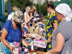 Социально незащищенным жителям оказали поддержку в Волжском