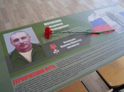 «За правду он стоял до конца»: в волжской школе увековечили память героя СВО Владимира Мосиенко