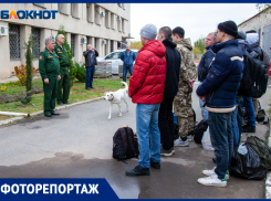 В Волжском отправили первых призывников: фоторепортаж