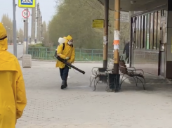 В Волжском утро начинается с дезинфекции остановок
