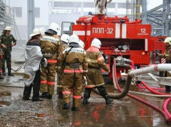 Огненная стихия захватила новенький УАЗ в Волжском
