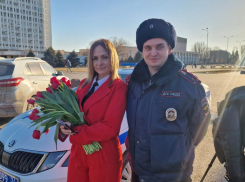 Волжские автоинспекторы устроили «цветочный патруль» к 8 Марта