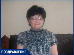 Любимую жену, маму и бабушку поздравляет семья с днем рождения