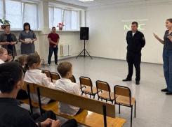 Сурдопереводчик помог провести занятие по ПДД в школе №2