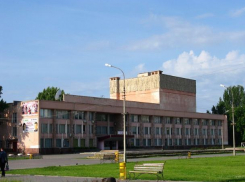 ЦКиИ «Октябрь» решили облагородить для комфортного передвижения инвалидов в Волжском