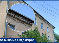 «Кирпич с крыши — вопрос жизни»: волжане боятся проходить мимо общежития на Набережной