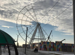 Город на ладони: в парке «Волжский» идет монтаж нового аттракциона