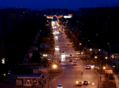 Местные власти Волжского пытаются огородить строящийся объект по правилам безопасности