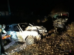 2 человека погибли в страшной ночной аварии с водителем без прав в Волгоградской области