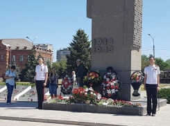 Волжане возложили цветы в День памяти и скорби