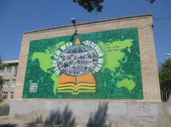 Волжские школы украшают QR-кодами и трогательными лозунгами