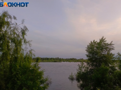 В Волжском пришлось спасать берег Ахтубы от фекального потопа