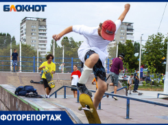 Кибербаскетбол и кинопоказ под открытым небом: смотрим лучшие кадры со Дня физкультурника в Волжском