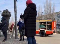Эвакуировали посетителей: в ТРК «ПланетаЛето» работают две бригады пожарных