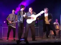 В меру упитанный волжанин в расцвете сил попал в состав «На-На» вместе с «сопливой» гитарой