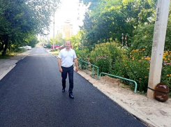 Председатель гордумы Волжского появился в своем округе сразу после укладки нового асфальта