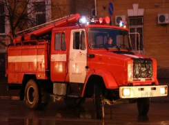 В Волжском эвакуировали 15 жильцов из-за пожара на Набережной