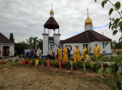 В Волжском в день памяти Александра Невского прошел крестный ход
