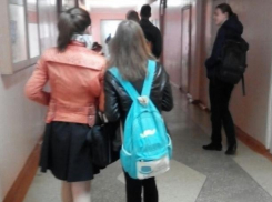 Дети замерзают в детсадах и школах Волжского из-за прохладной погоды и отключенного отопления