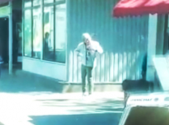 Однообразные танцы устроил волжанин средь белого дня