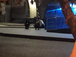 Гопницы в юбках на корточках насмешили волжан