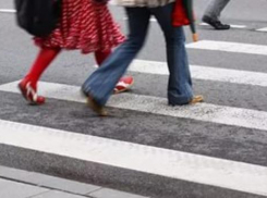 В Волгоградской области пьяный мотоциклист сбил женщину с ребенком