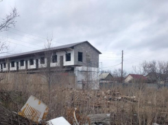 Рядом с жилыми домами в Волжском бизнесмен строит крематорий