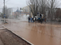 За смерть двух волжан в яме с кипятком и прорыв трубы ответят начальник теплового района и главный инженер