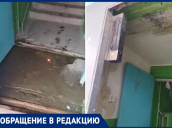 В МКД Волжского заливает электрику из-за снятого козырька перед Новым годом: видео