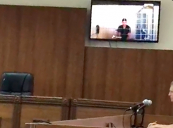 Подозреваемый в смертельной аварии под Волжским дает показания по скайпу