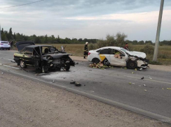 Кабачки, такси и километровая пробка: все подробности аварии на трассе под Волжским