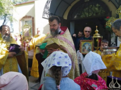 Тихоновский приход в Волжском отметил престольный праздник