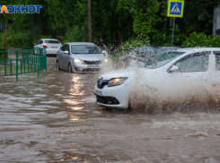 В Волгоградской области предупредили о грозовых ливнях и шторме