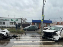 Мужчина на Ауди вылетел на встречку в Волжском: есть пострадавшие