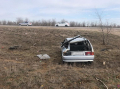 Машина - в кювете, девушка - в больнице: под Волжским случилось ДТП