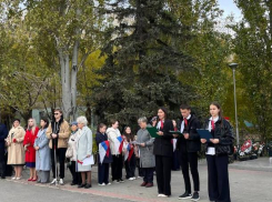В Волжском прошел митинг у памятника Д.М. Карбышеву